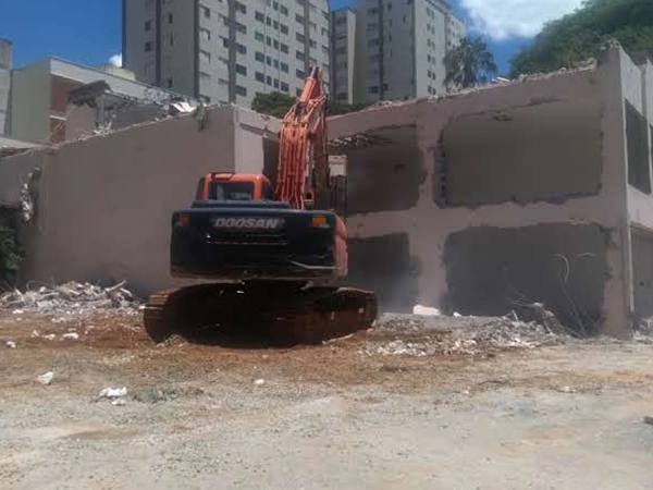 DEMOLIÇÃO DE PRÉDIOS DEMOLIÇÃO DE PRÉDIOS